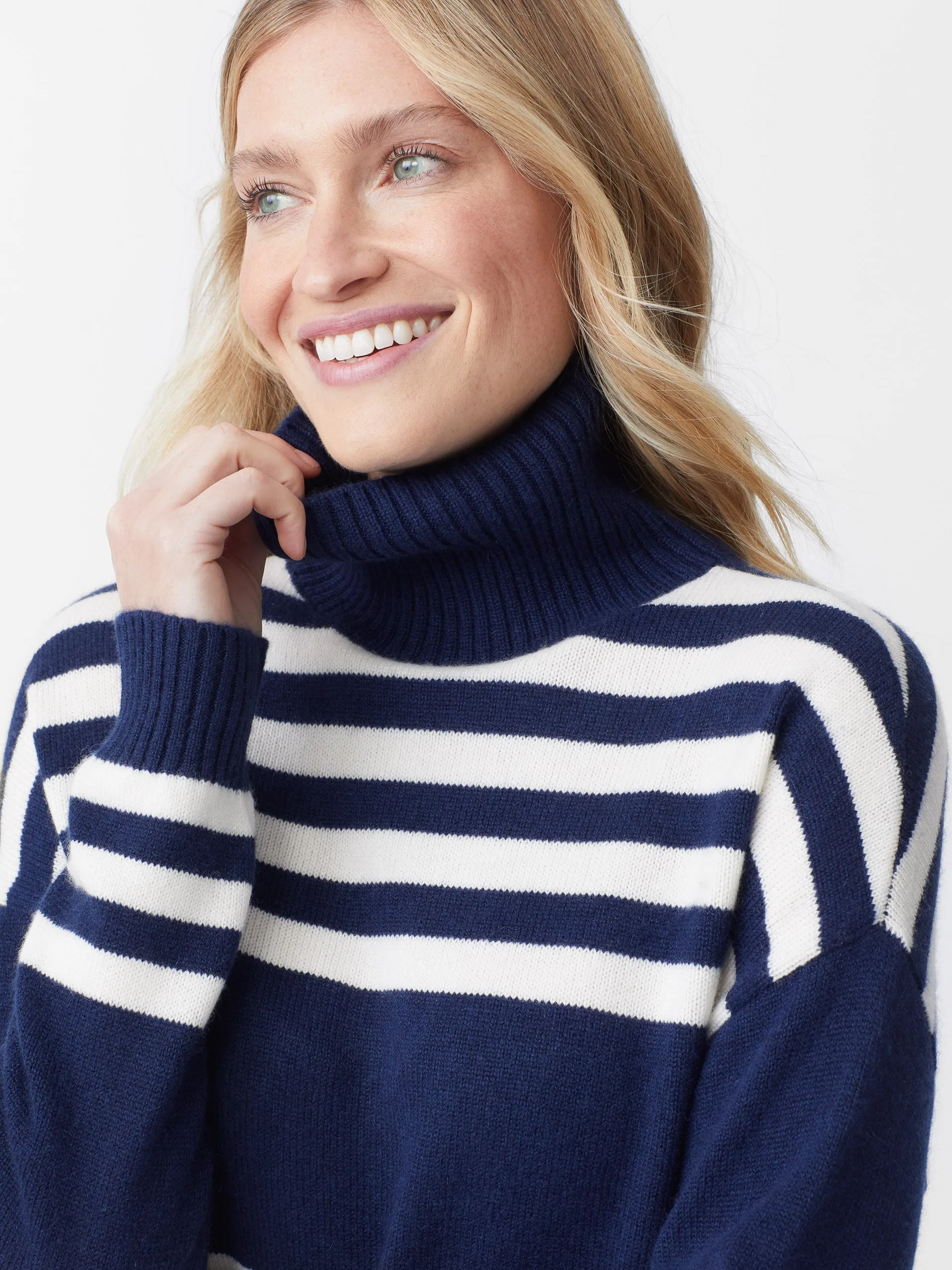 Clara Cashmere Turtleneck in Stripe