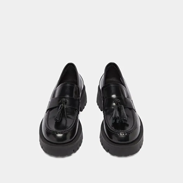 Loafers with notched sole and tassel in black shiny leather