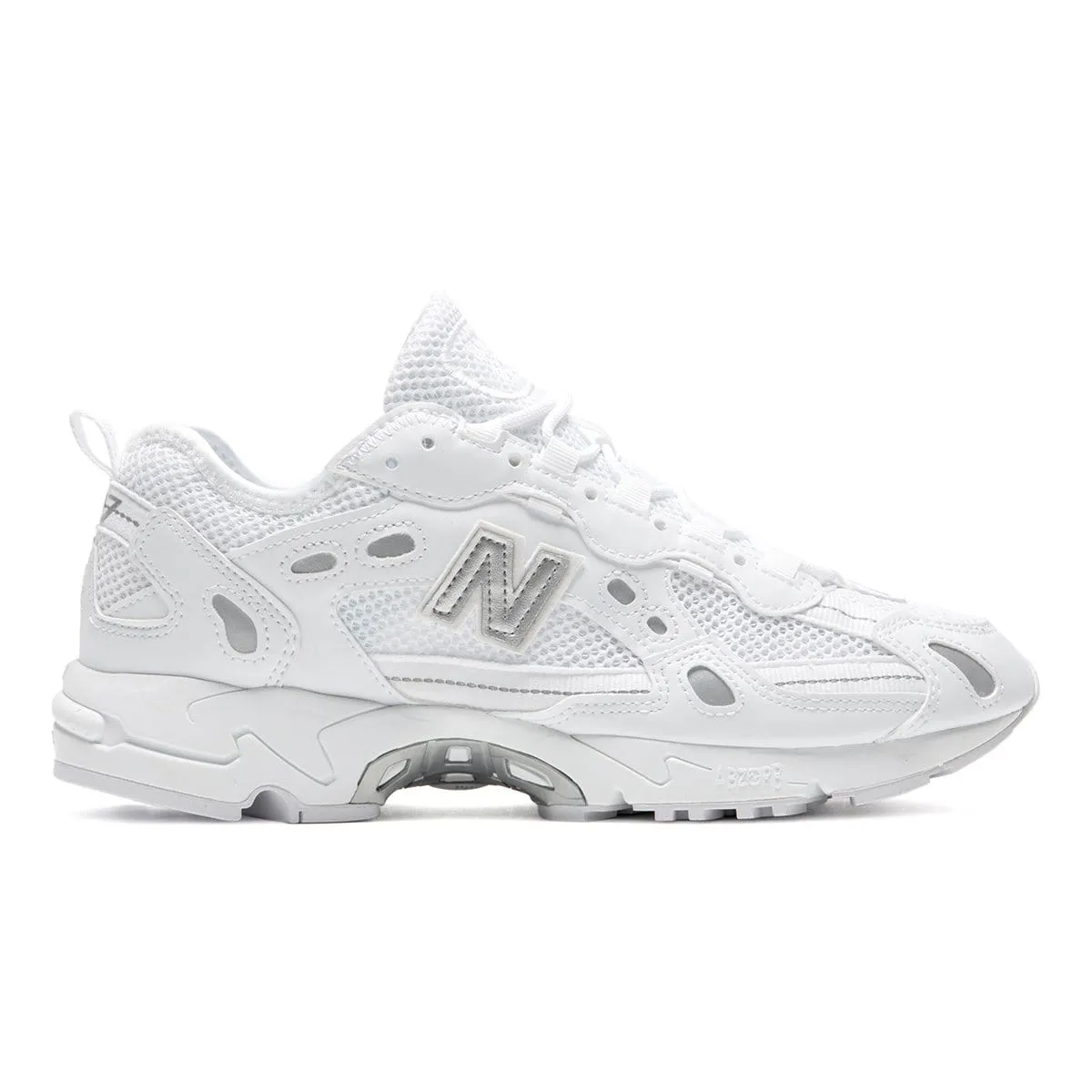 ML827AAD White