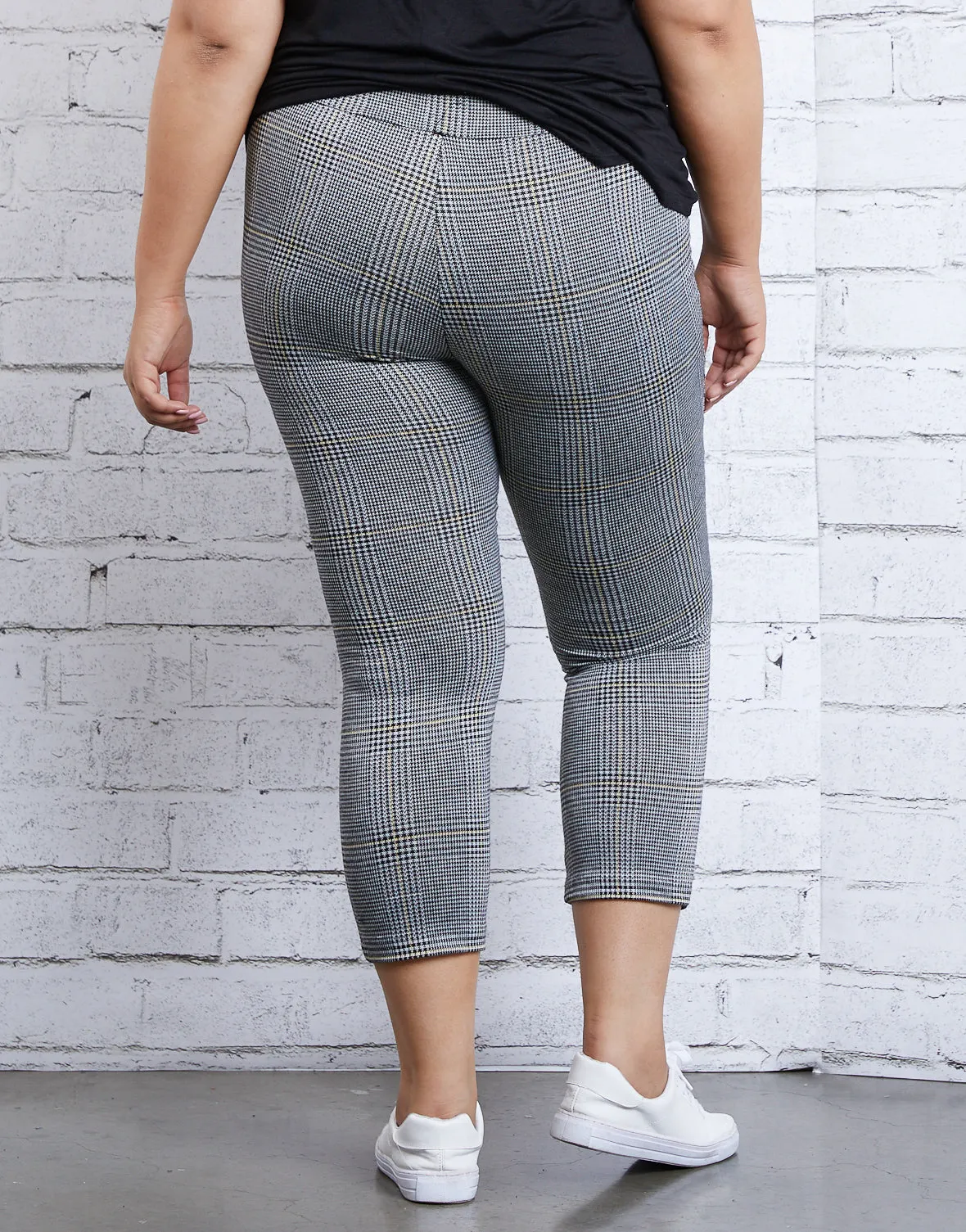 Plus Size Houndstooth Leggings