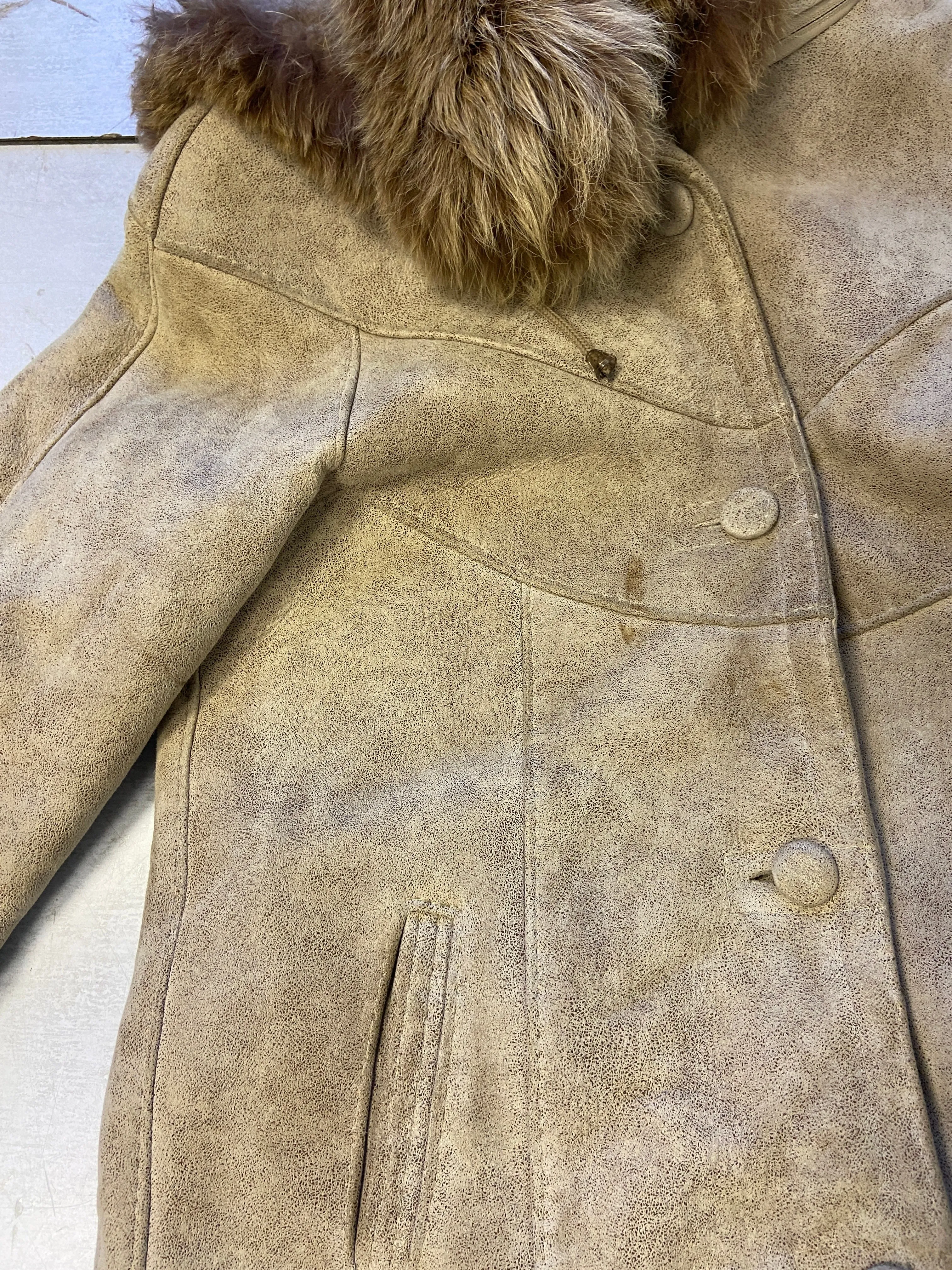 Vintage 90's Women Hooded Sheepskin Coat in Beige